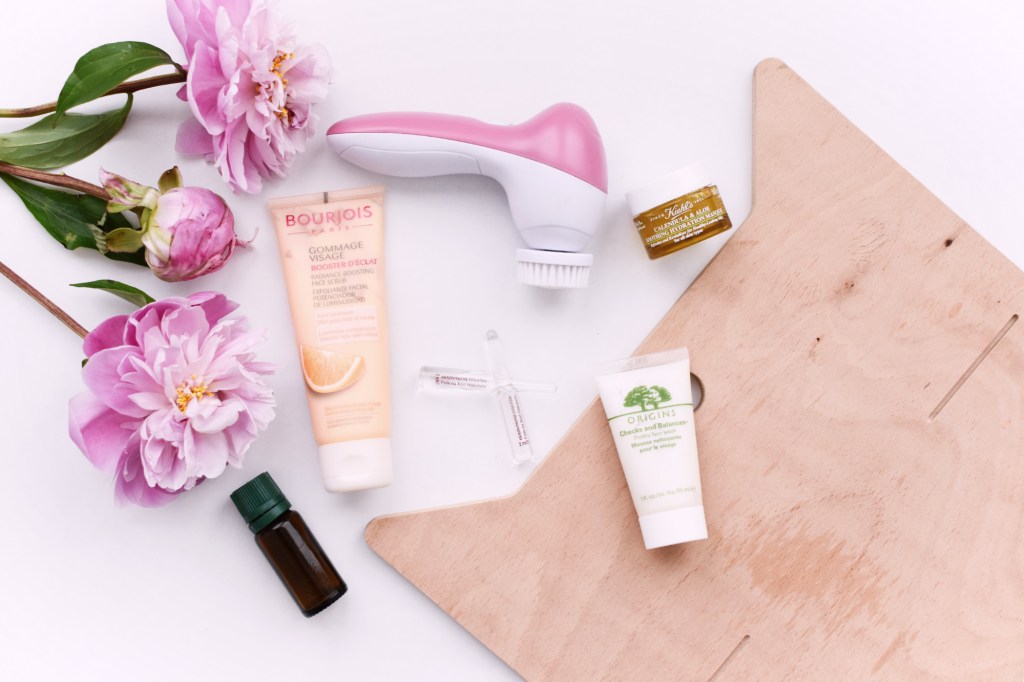 Pentru îngrijirea tenului mai folosesc&nbsp;…